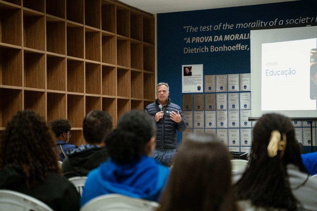 Palestra de educação financeira corporativa presencial ministrada pela 3P Educação em empresa parceira